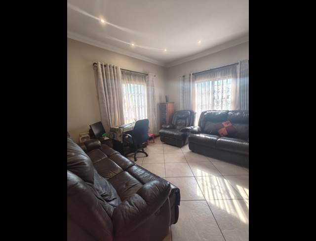 4 BEDROOM HOUSE FOR SALE IN VANDERBIJLPARK SE 8